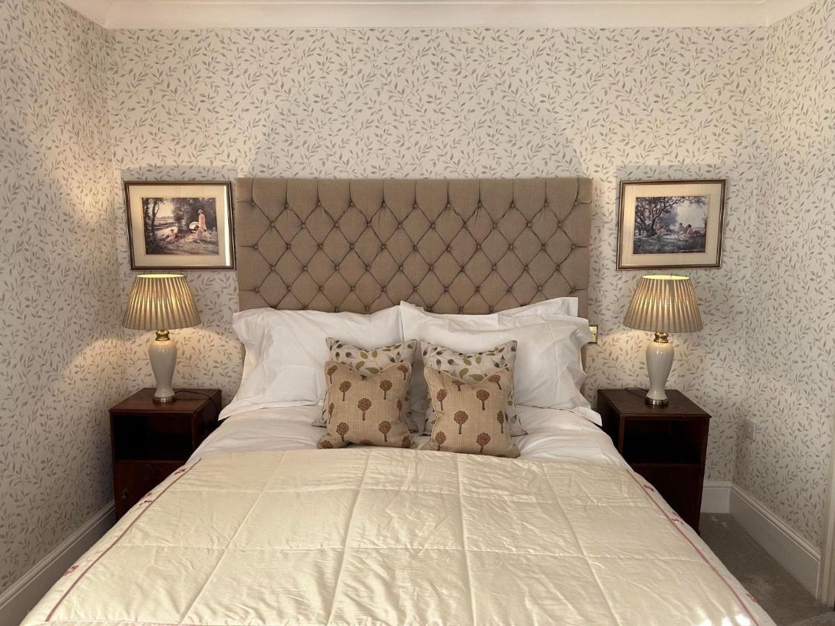 Burford Lodge Hotel - Adults Only Exteriör bild