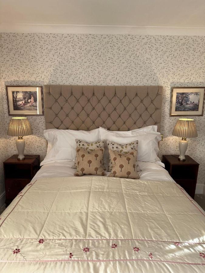 Burford Lodge Hotel - Adults Only Exteriör bild