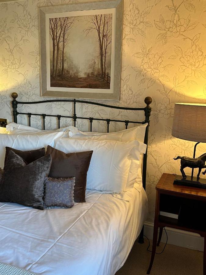Burford Lodge Hotel - Adults Only Exteriör bild