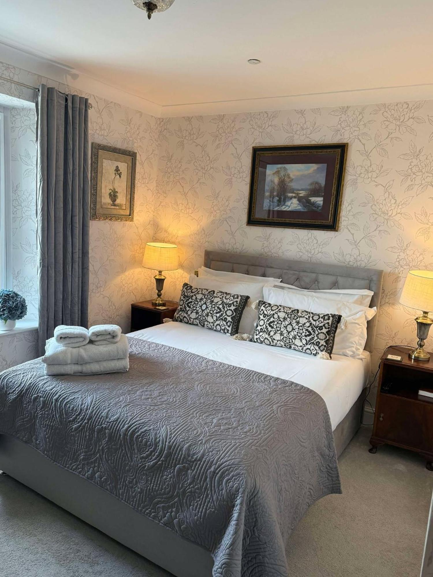 Burford Lodge Hotel - Adults Only Exteriör bild